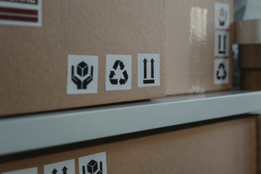 Symbole recyklingu na opakowaniach kartonowych — klasy recyklingowalności PPWR