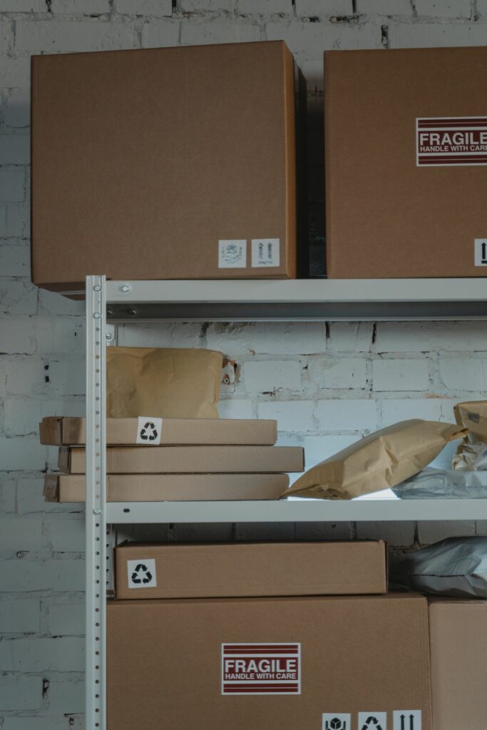 Różne rodzaje opakowań kartonowych — sprzedażowe, zbiorcze, transportowe i e-commerce wg PPWR