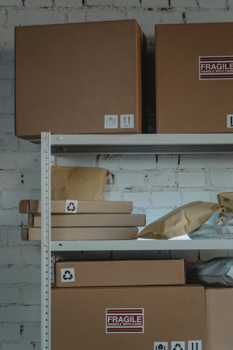 Różne rodzaje opakowań kartonowych — sprzedażowe, zbiorcze, transportowe i e-commerce wg PPWR
